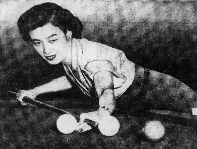 Masako Katsura playing 3-cushion billiards